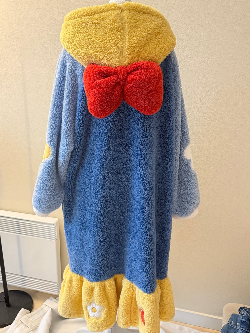 Snowwhite Plush Robe - Picture 3 of 6
